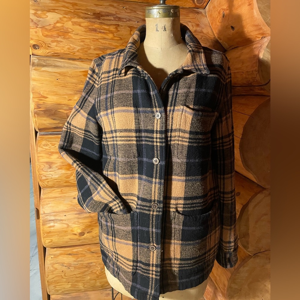 tentree Women's Plaid Utility Jacket in Black and Tan